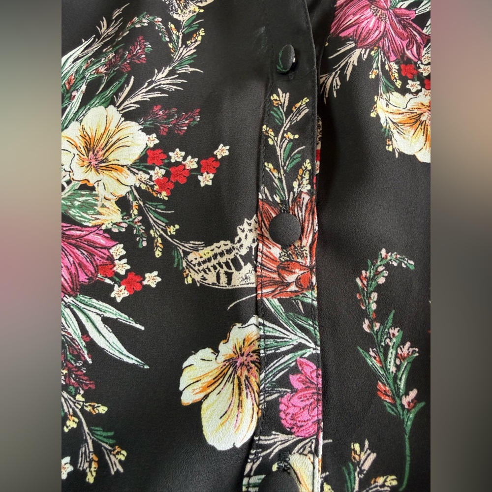 Torrid Floral & Butterfly Button-Front Blouse – Plus Size 3 - Picture 9 of 9